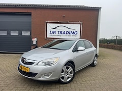 Opel Astra - 1.6 Sport AUTOMAAT STUURVERWARMING PDC 2 SLEUTELS + BOEKJES