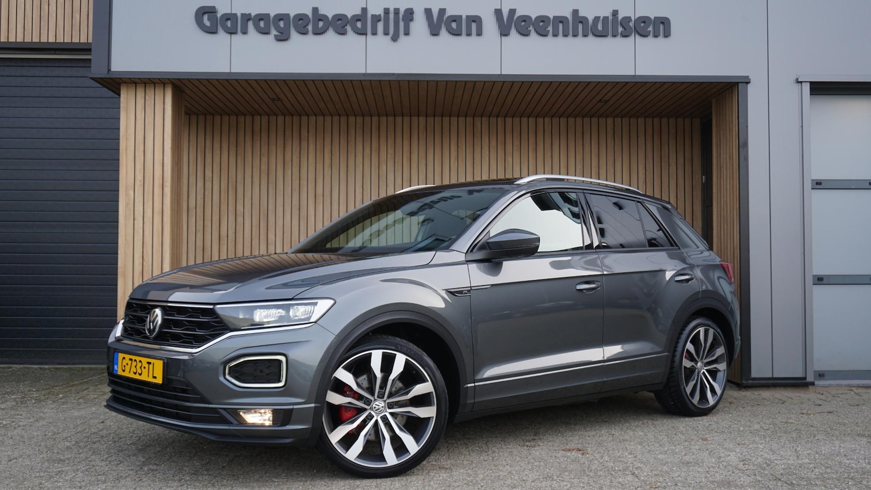 Volkswagen T-Roc - 1.5 TSI 150pk R-Line & Sport Pano.dak Virtual 19inch Suzuka LED Adaptive Cruise *NL auto* - AutoWereld.nl