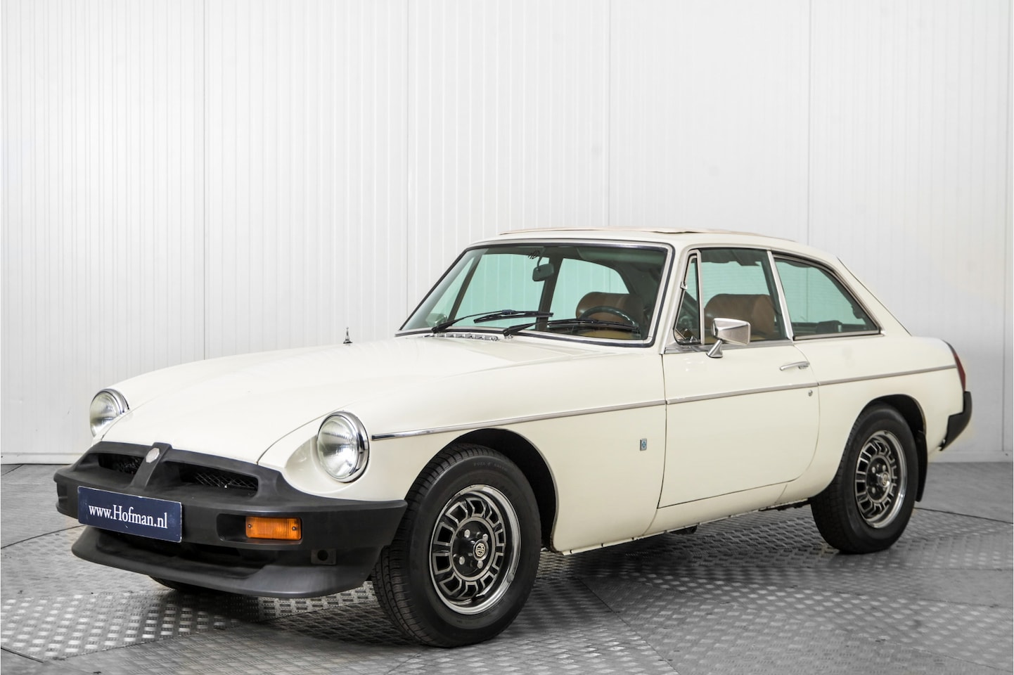 MG B type - GT V8 LHD - AutoWereld.nl