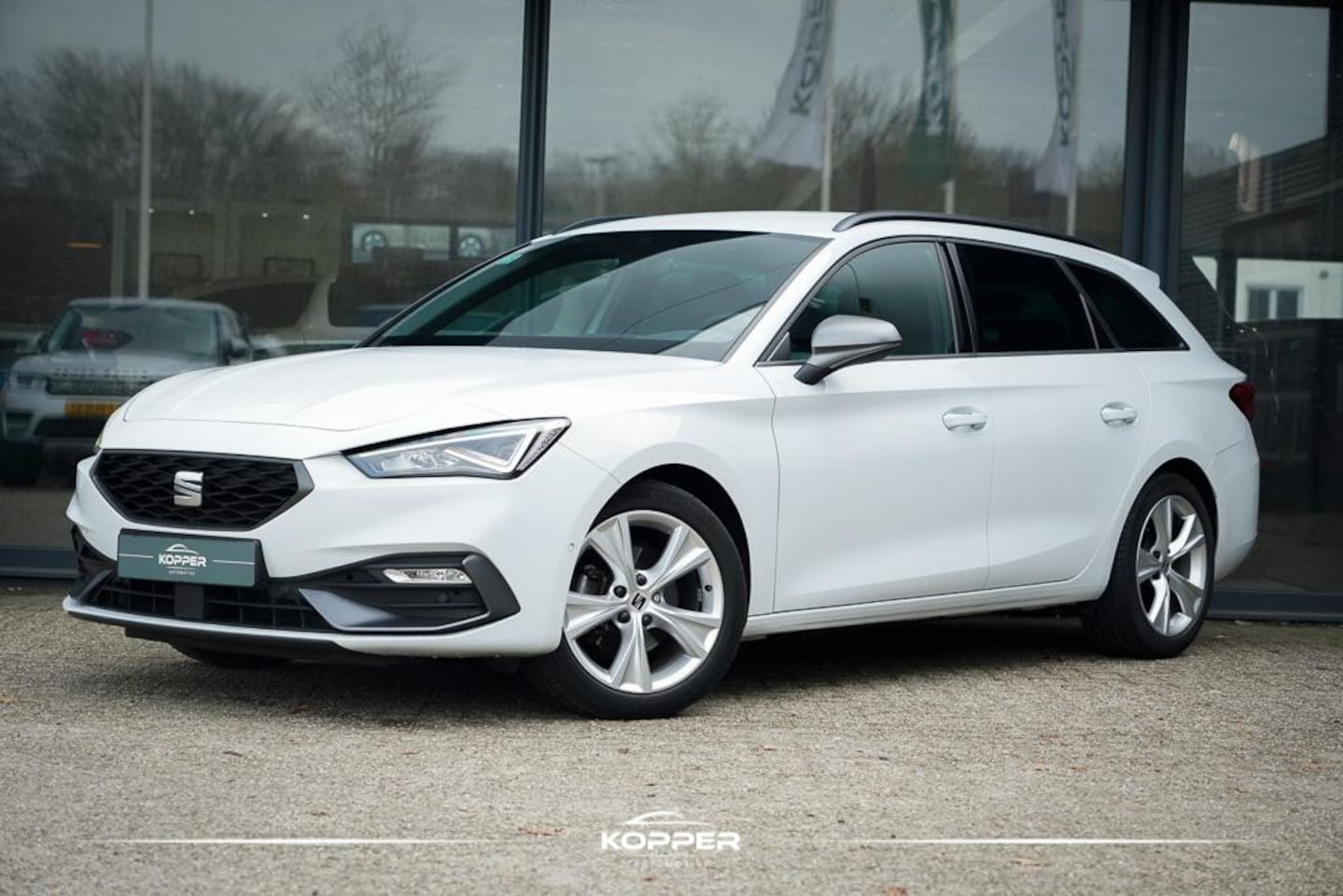 SEAT Leon Sportstourer - 1.5 eTSI FR / Aut / Clima / Carplay / Stoel&stuurverwarming / Incl BTW - AutoWereld.nl