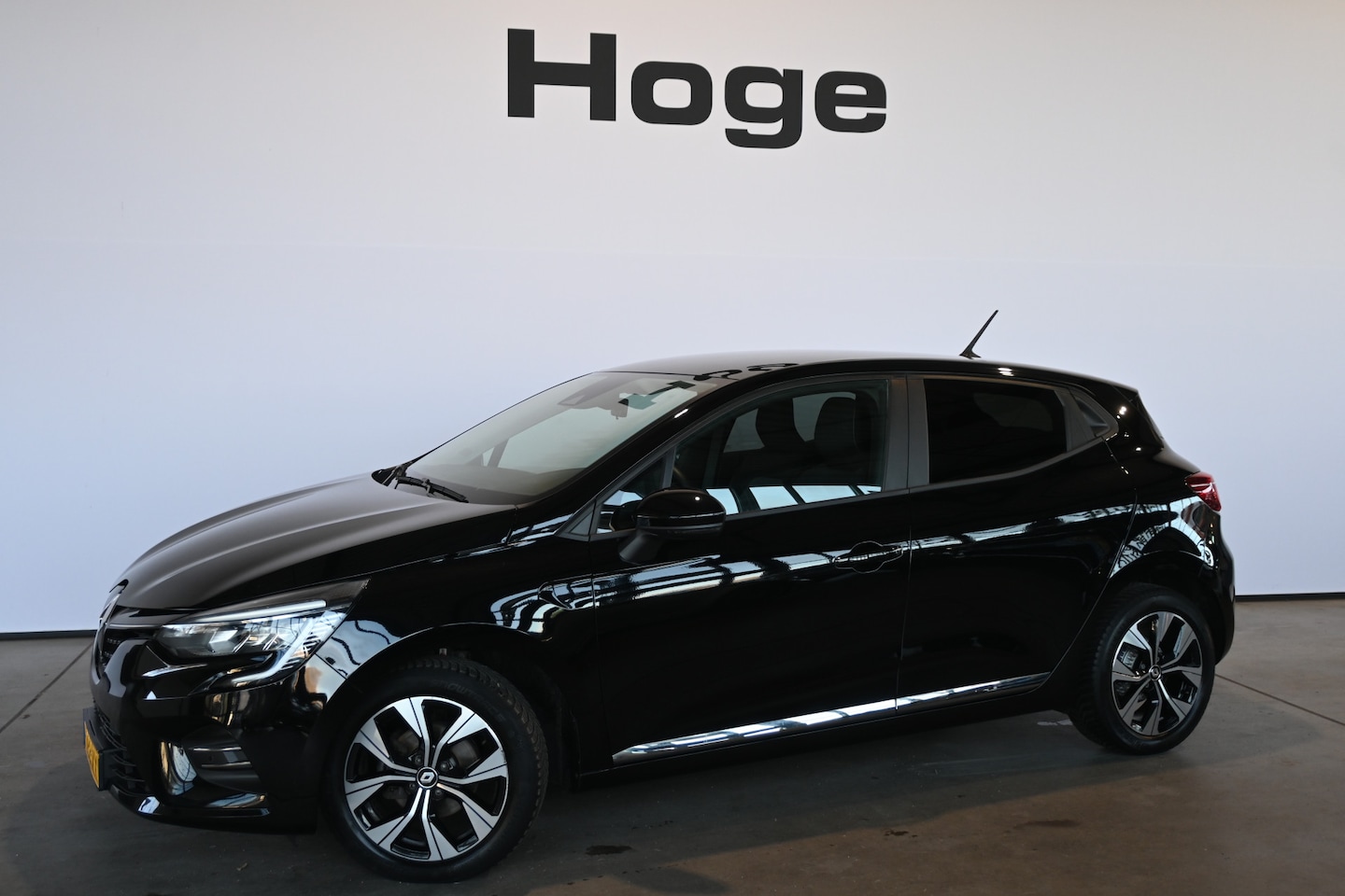 Renault Clio - 1.0 TCe 90 Evolution Ecc Navigatie Carplay Led Rijklaarprijs Inruil Mogelijk! - AutoWereld.nl