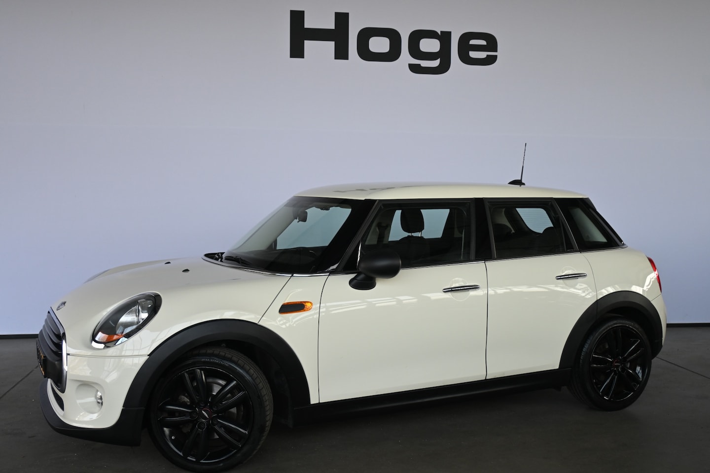 MINI One - Mini 1.5 First Airco Navigatie Lichtmetaal 100% Onderhouden! Inruil Mogelijk! - AutoWereld.nl