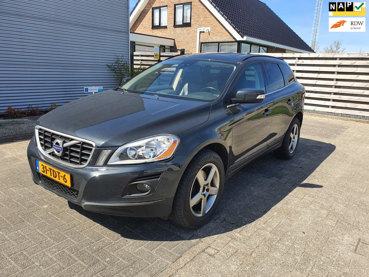 Volvo XC60 - 2.4 D5 AWD R-Design Automaat+Clima Bj.:2010 - AutoWereld.nl