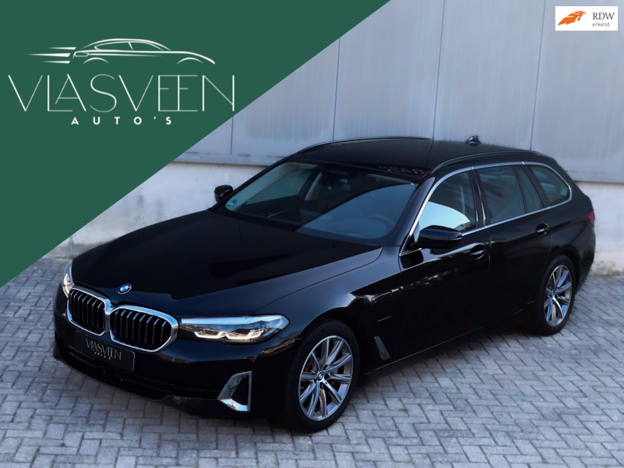 BMW 5-serie Touring - 530e Luxury trekhaak, btw! - AutoWereld.nl
