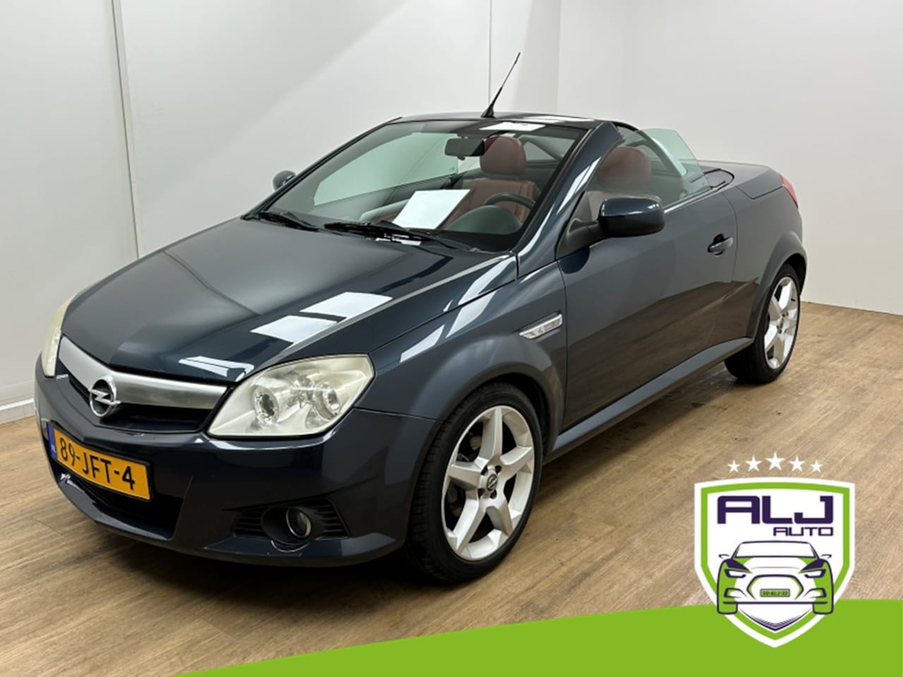 Opel Tigra TwinTop - Occasion 1.4-16V Temptation | Grijs | Tweedehands Opel Tigra | Cabrio | Airco | Stoelverwa - AutoWereld.nl