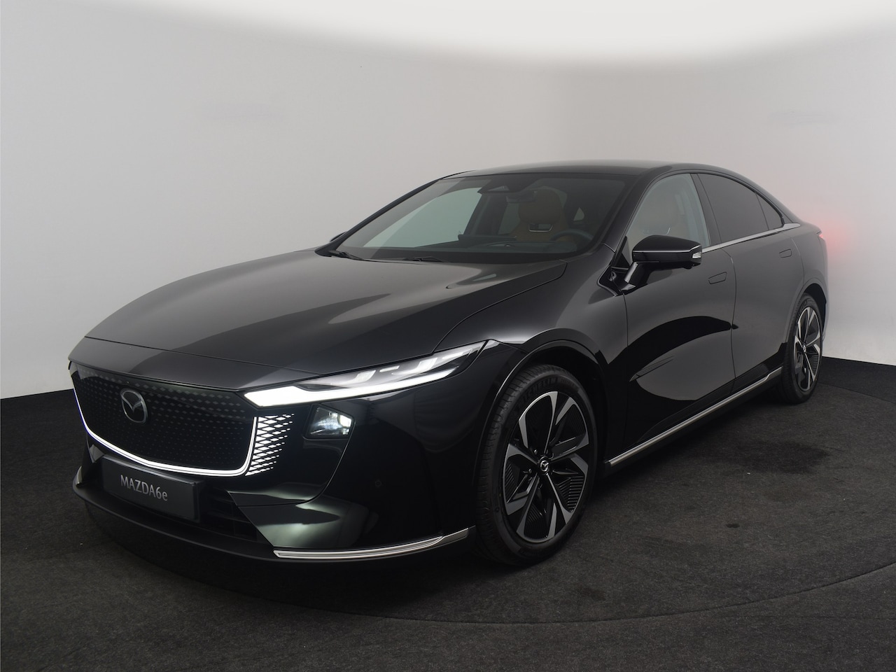 Mazda 6e - 68,8 kWh Takumi Plus | 360° View Monitor | Alarmsysteem | Lane Keep Assist (LKA) - AutoWereld.nl