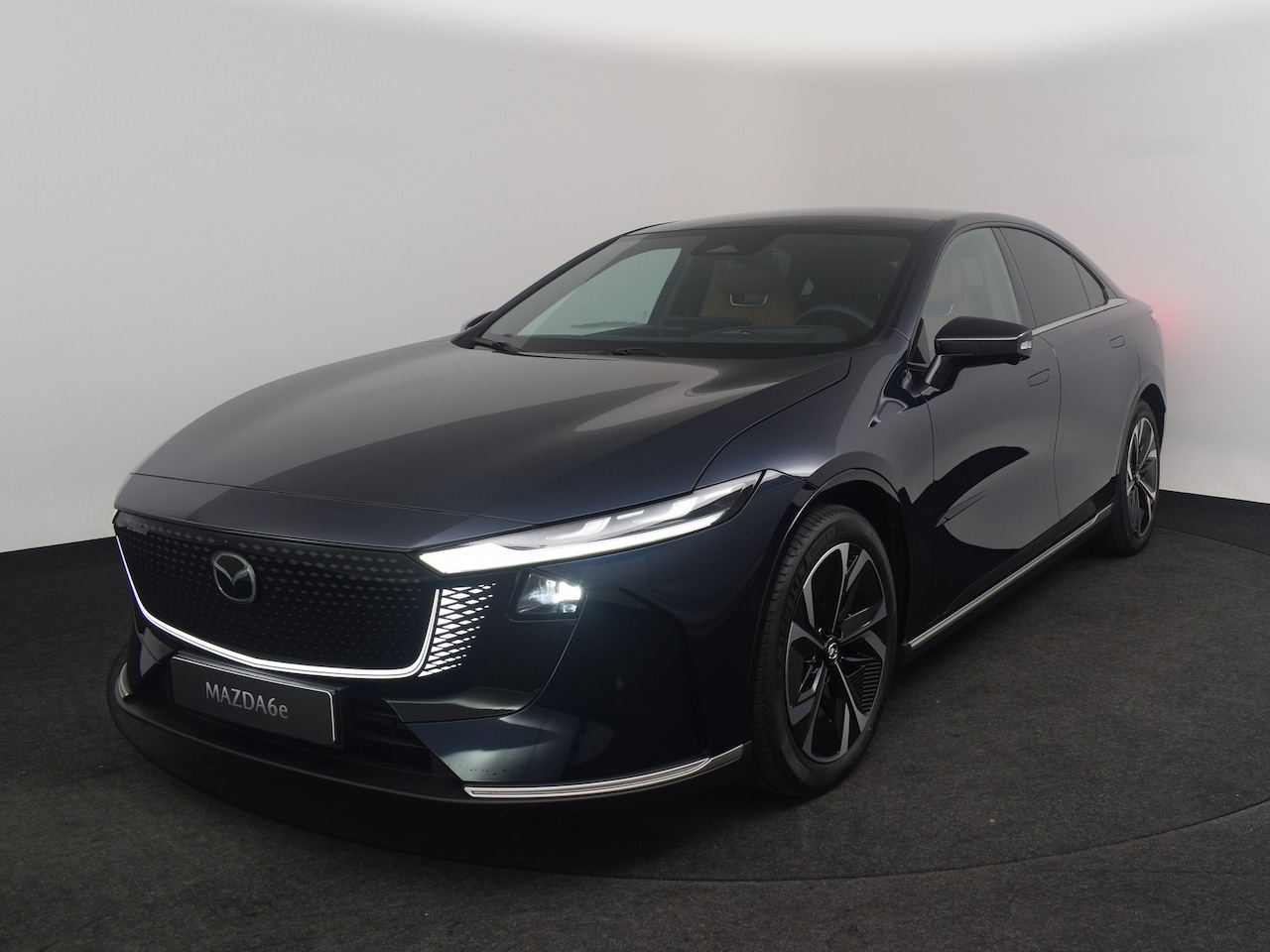 Mazda 6e - 68,8 kWh Takumi Plus | 360° View Monitor | Alarmsysteem | Lane Keep Assist (LKA) - AutoWereld.nl