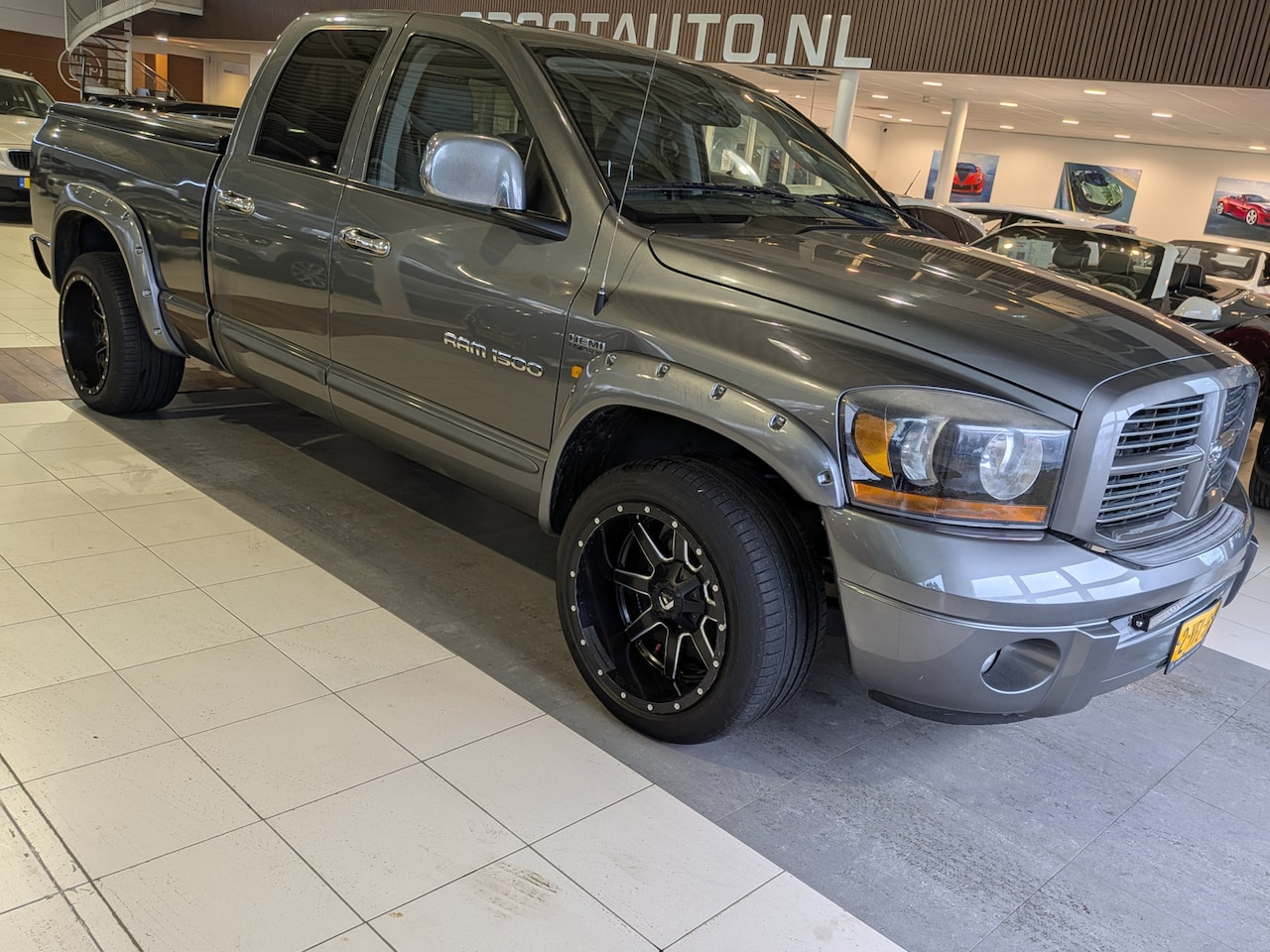 Dodge Ram 1500 - 5.7 V8 4x4 Quad Cab 6'4 Automaat Airco, Trekhaak, Stuurbekrachtiging - AutoWereld.nl