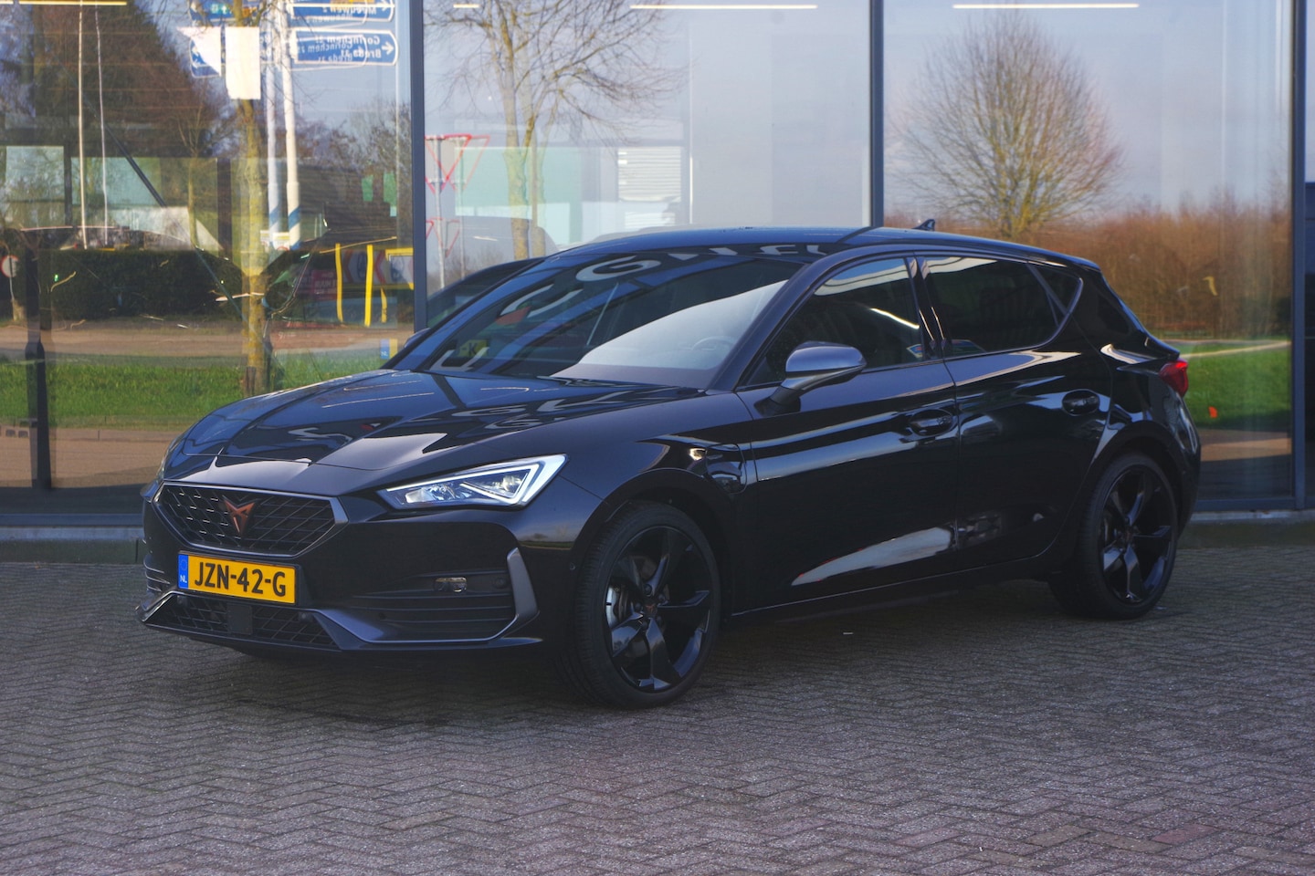 CUPRA Leon Sportstourer - 1.4 e-Hybrid 204 PK BNS, Kuipstoelen, Winterpakket, Memory, Camera, Carplay - AutoWereld.nl