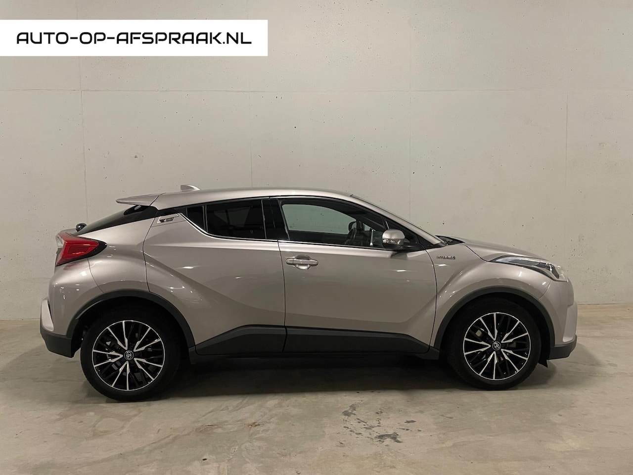 Toyota C-HR - 2.0 Hybrid Navi Camera Clima Cruise Control Stoelverw. - AutoWereld.nl