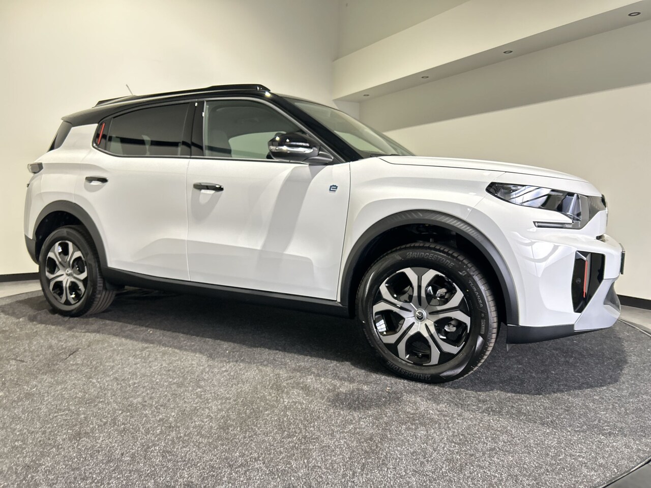 Citroën Ë-C3 Aircross - Plus 113pk Comfort Range 44 kWh 11 kw lader | Apple Carplay | Parkeercamera | Zwart dak! - AutoWereld.nl