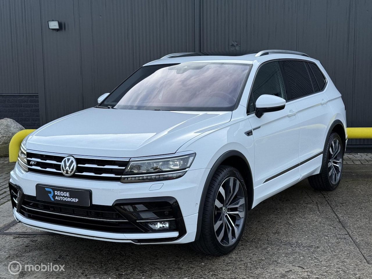 Volkswagen Tiguan - 1.5 TSI ACT R-Line PANORAMADAK | AUTOMAAT - AutoWereld.nl
