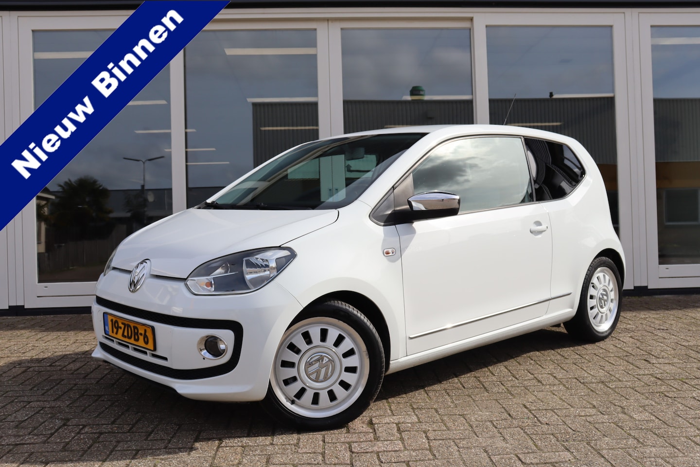 Volkswagen Up! - 1.0 high up! BlueMotion 1.0 high up! BlueMotion, Airco, Prijs Is Rijklaar Inclusief 6 Maanden Garantie - AutoWereld.nl
