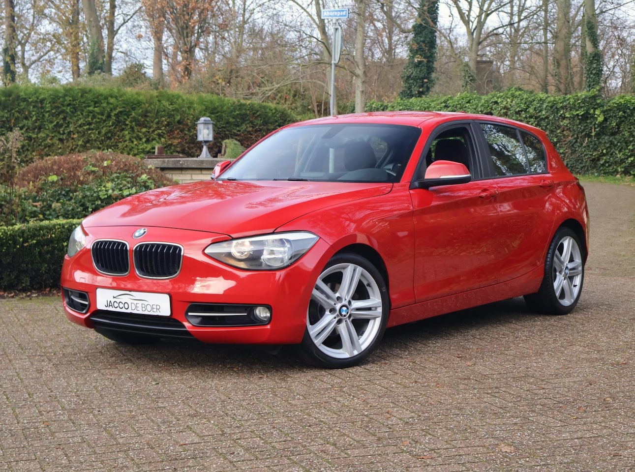 BMW 1-serie - 116i M-Sport 136pk 18"/Sportchass/Stoelverw/Bluetooth - AutoWereld.nl