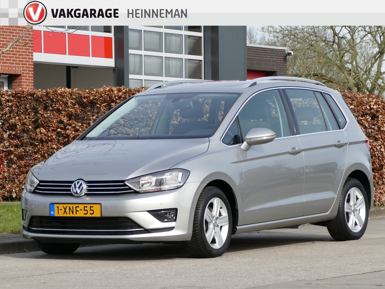 Volkswagen Golf Sportsvan - 1.4 TSI Highline AUTOMAAT | navigatie | 100% onderhouden | panoramadak | all-season-banden - AutoWereld.nl