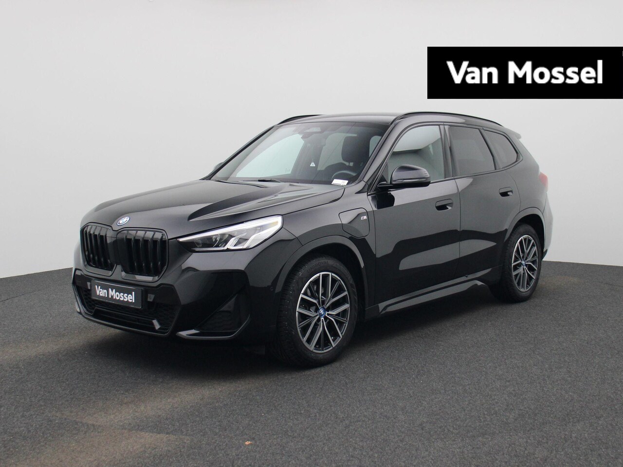BMW X1 - xDrive25e 180kW | Apple Carplay | Elektrische Achterklep | Led Verlichting | Achteruitrijc - AutoWereld.nl