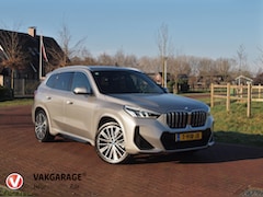 BMW iX1 - xDrive30 Launch Edition 67 kWh | M-Pakket | Harman Kardon | Sfeerverlichting | Camera | Ap