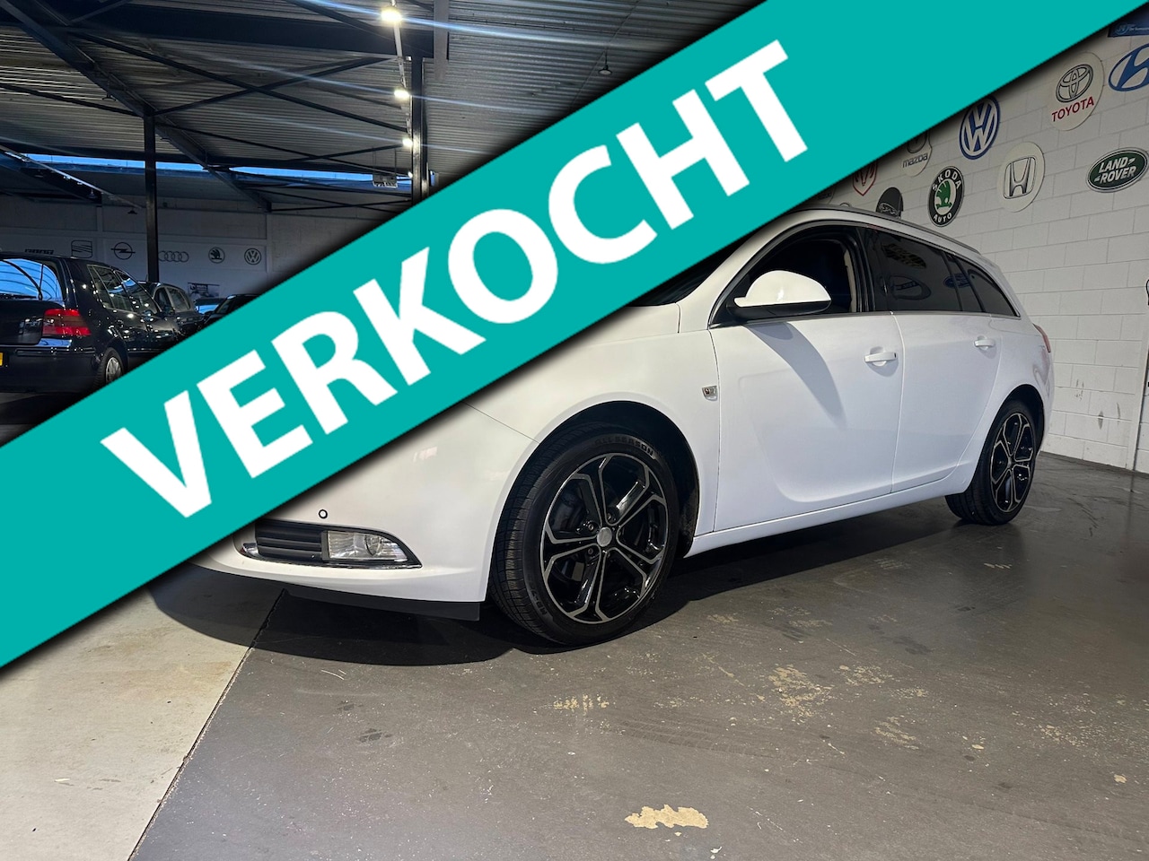 Opel Insignia Sports Tourer - 1.8 Cosmo/Dealer onderhouden/Trekhaak/Pdc/Apk nieuw - AutoWereld.nl