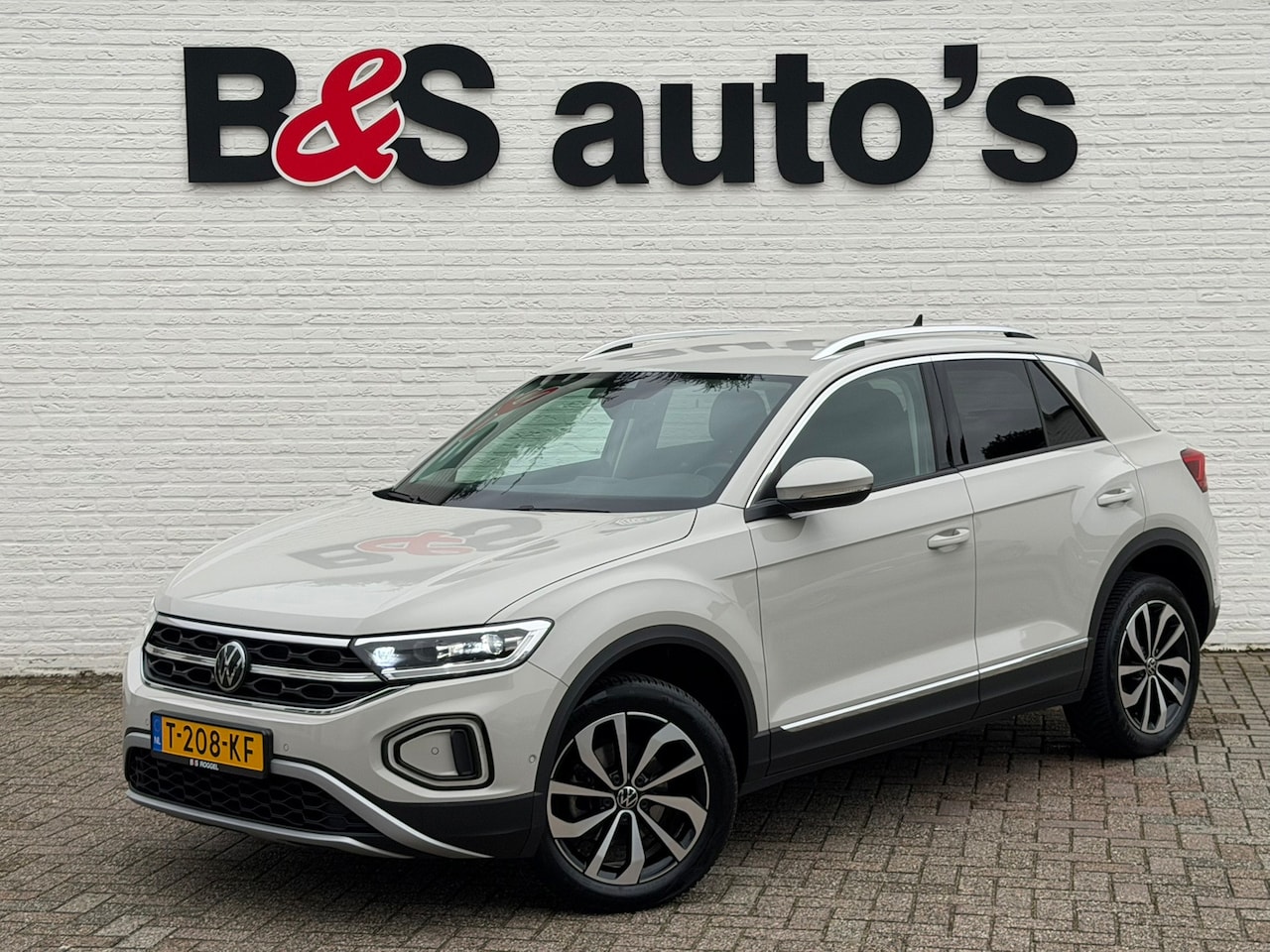 Volkswagen T-Roc - 1.5 TSI Automaat Pdc V+A Carplay Clima Stoelverwarming Full Led Cruise - AutoWereld.nl