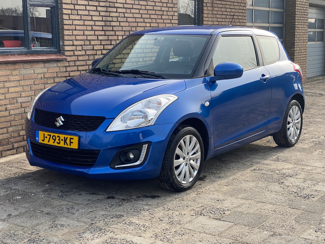 Suzuki Swift - 1.2 Comfort EASSS Zeer mooie auto met heel weinig km's!!! - AutoWereld.nl