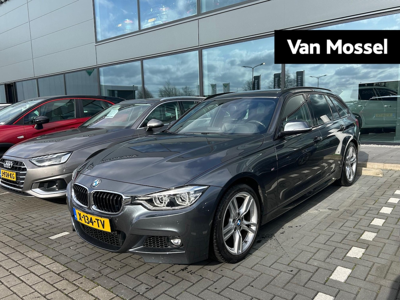 BMW 3-serie Touring - 318i M Sport Edition Automaat | Panoramadak | Leder | Climate Control - AutoWereld.nl