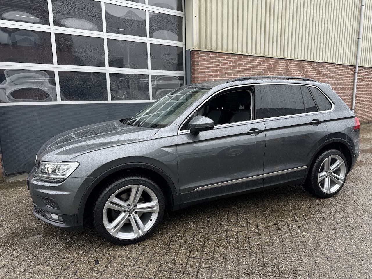 Volkswagen Tiguan - 2.0 TDI 150pk DSG/Aut. Grijs kenteken/Van Airco,Cruise,Navi,Camera,Sfeerverl,Pdc,19 Lmv - AutoWereld.nl