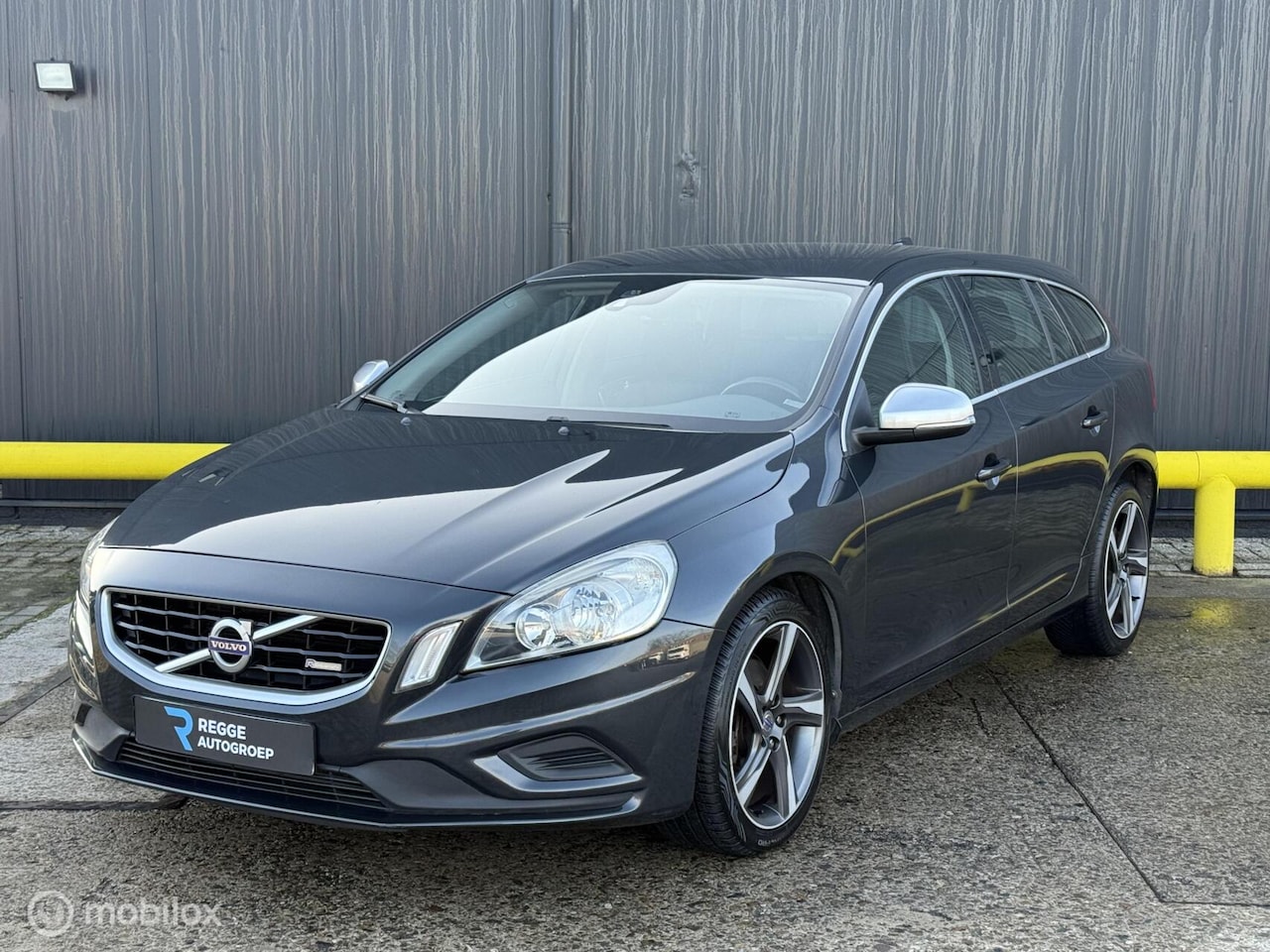 Volvo V60 - 1.6 T3 R-Design AUTOMAAT | TREKHAAK | - AutoWereld.nl