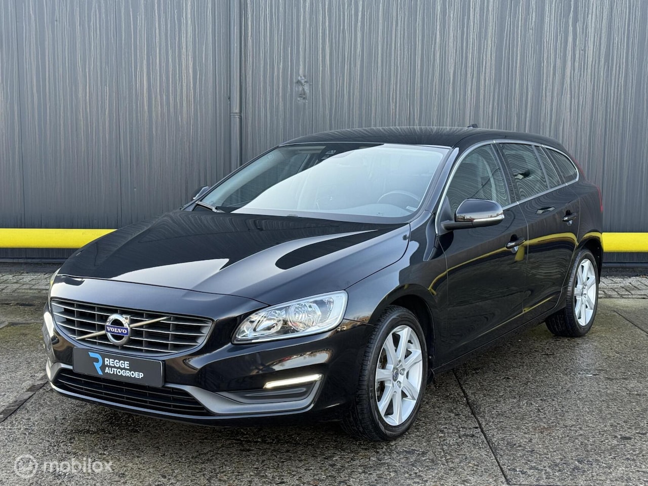 Volvo V60 - 1.6 T3 Summum AUTOMAAT - AutoWereld.nl