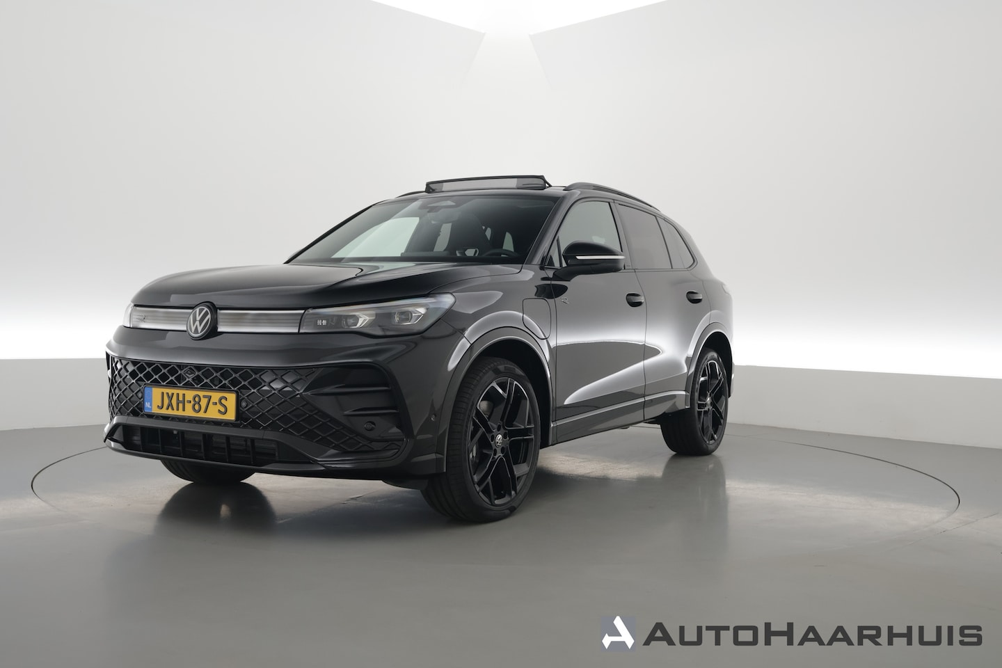 Volkswagen Tiguan - 1.5 eHybrid R-Line Black Style 272pk | Pano | HUD | 360cam | Massage | Elek. Trekhaak | 20 - AutoWereld.nl
