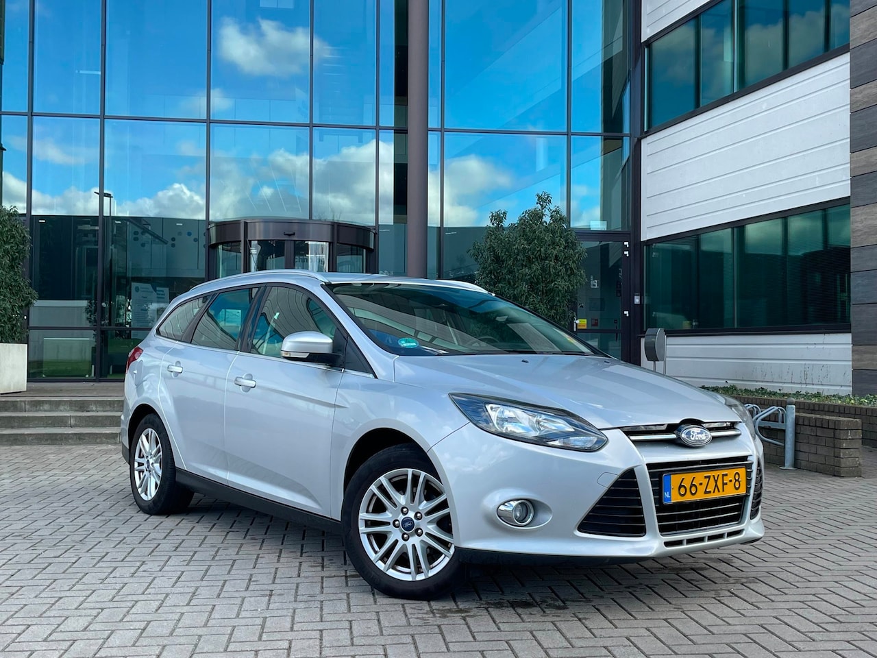 Ford Focus Wagon - 1.0 EcoBoost Titanium | Nieuwe Distr. | Strakke Auto - AutoWereld.nl