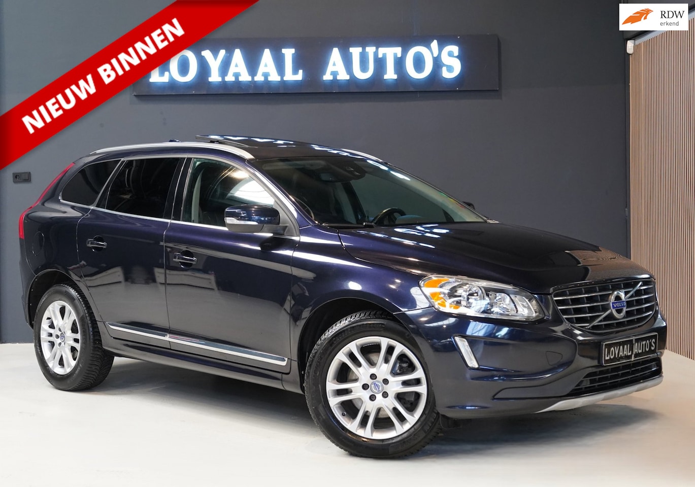 Volvo XC60 - 2.0 T5 R-Design | 245 PK | AUT | PANO | NAVI |1ST EIG | CRUISE | LEDER | PDC | APK. - AutoWereld.nl
