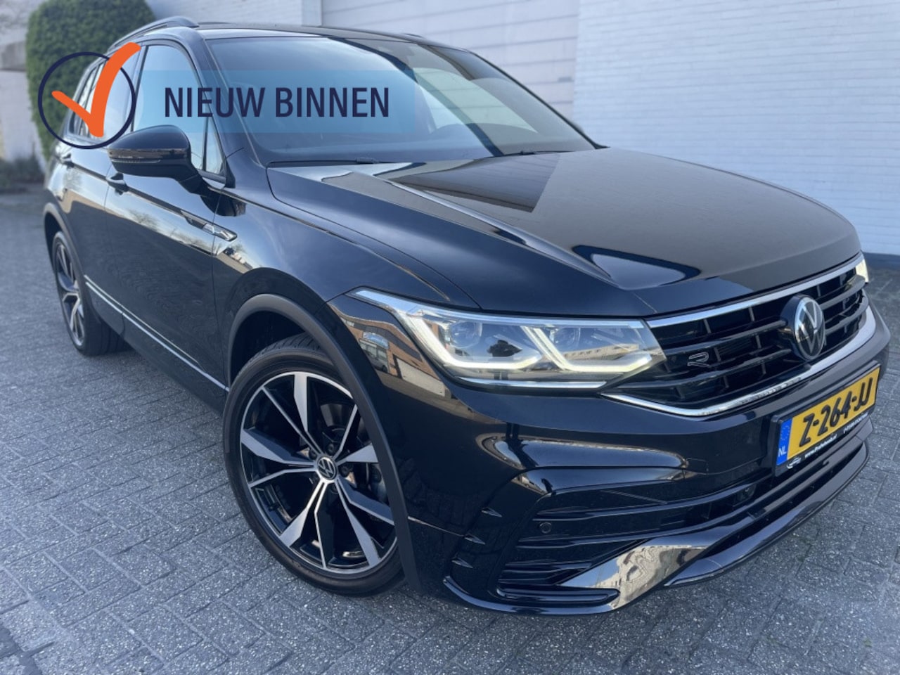 Volkswagen Tiguan - 1.5 TSI 3X R-Line Black *IQ Light* PANO - AutoWereld.nl