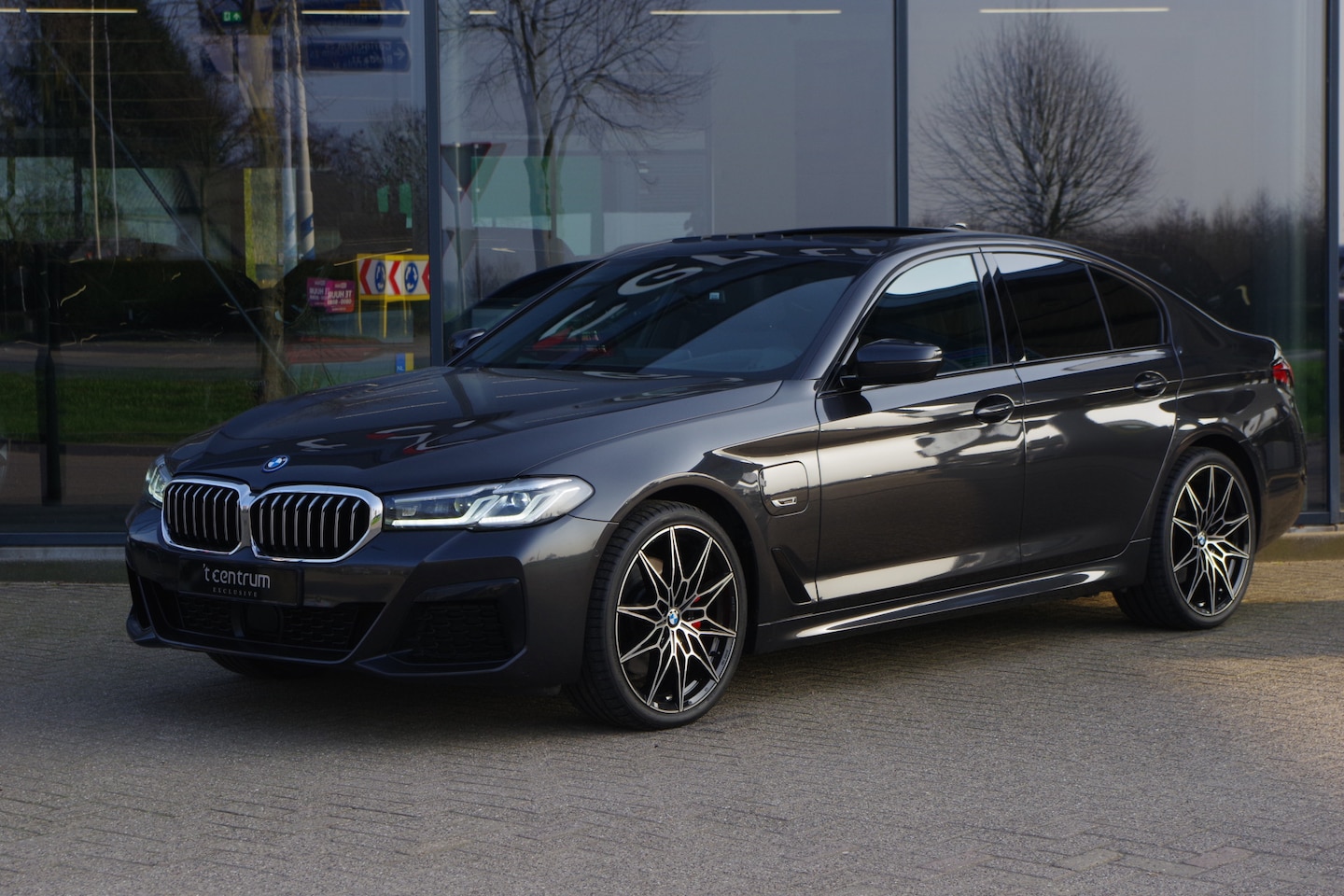 BMW 5-serie - 530e M-Sport Business Edition Plus 293 PK, Schuifdak, Driving Ass. Prof, Camera, Head-Up, - AutoWereld.nl