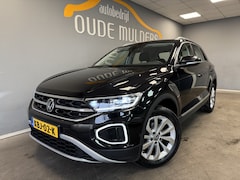 Volkswagen T-Roc - 1.5 TSI IQ.Light/Automaat/Stoelverwarming/PDC