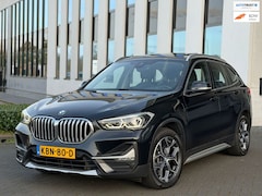 BMW X1 - XDrive25e AUTOMAAT High Executive Sport line, panoramadak, achteruitrijcamera, 1/2 lederen
