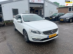 Volvo V60 - 2.4 D6 AWD Plug-In Hybrid Summum VOLL OPTIE