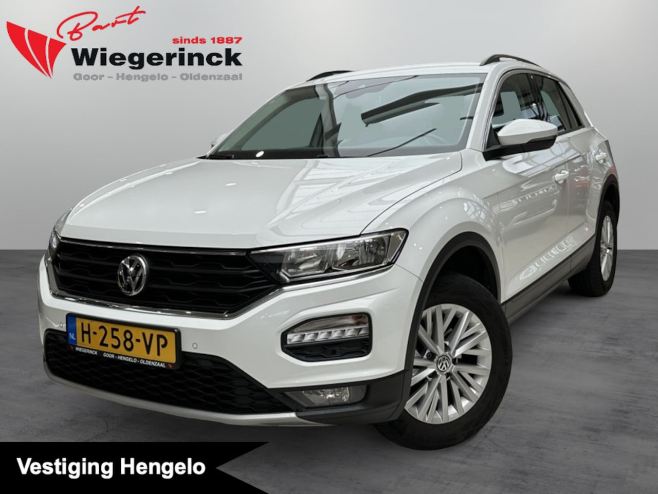 Volkswagen T-Roc - 1.5 TSI Style [ ACC I NAVI I AIRCO I CARPLAY ] - AutoWereld.nl