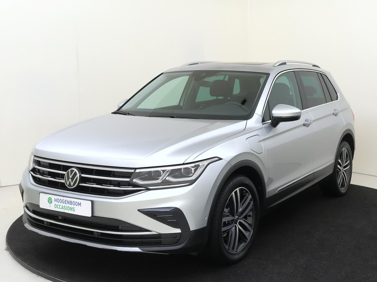 Volkswagen Tiguan - 1.4 TSI eHybrid Elegance | SoH 87% | Panoramadak | Keyless | Navigatie | Adaptieve cruise - AutoWereld.nl