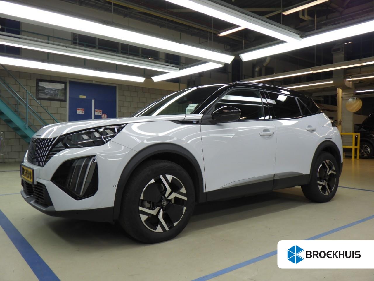 Peugeot e-2008 - EV GT Avantage 54 kWh | Origineel NL auto | Fase 3 laden | Navigatie | Camera voor + achte - AutoWereld.nl