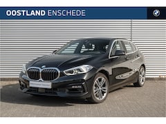 BMW 1-serie - 118i Executive Sport Line Automaat / Sportstoelen / LED / Live Cockpit Professional / Stoe