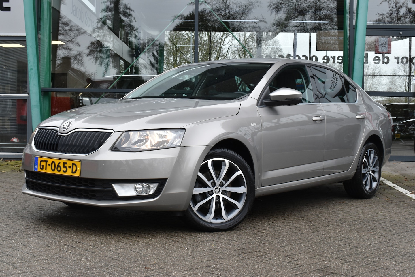 Skoda Octavia - 1.4 TSI Greentech Edition Businessline Automaat 150pk | 1e eigenaar | Stoelverwarming voor - AutoWereld.nl