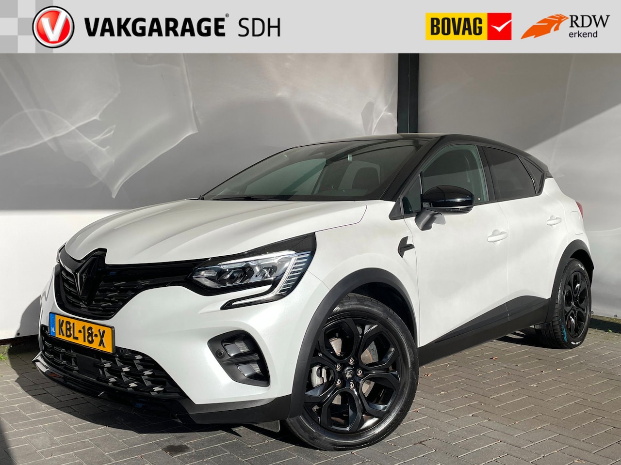 Renault Captur - 1.6 E-Tech Plug-in Hybrid 160 R.S. Line|Rive Gauche uitvoering|PHEV|Parelmoer kleur|Zwart - AutoWereld.nl