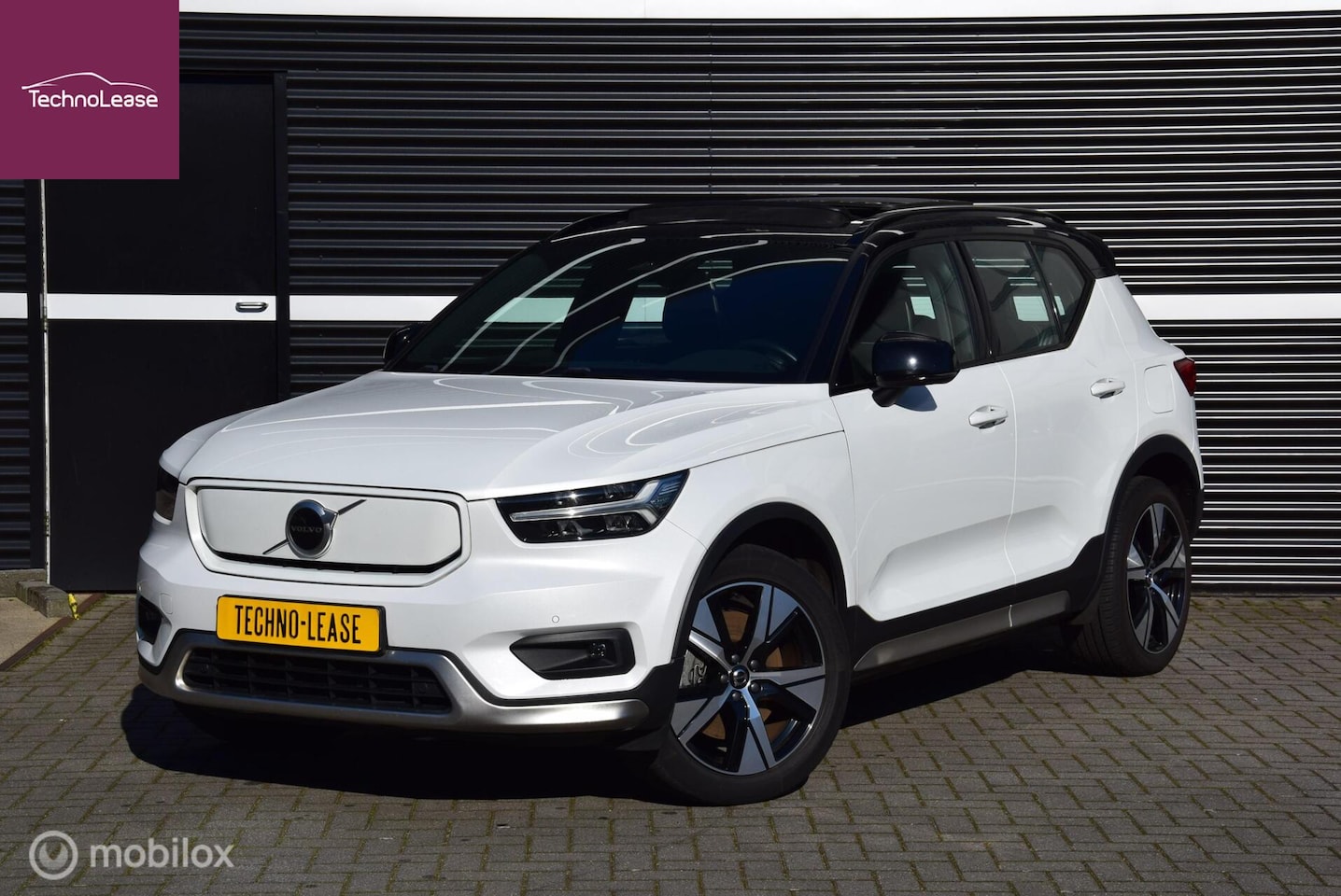 Volvo XC40 - Recharge P8 AWD R-Design Warmtepomp Panorama Trekhaak - AutoWereld.nl