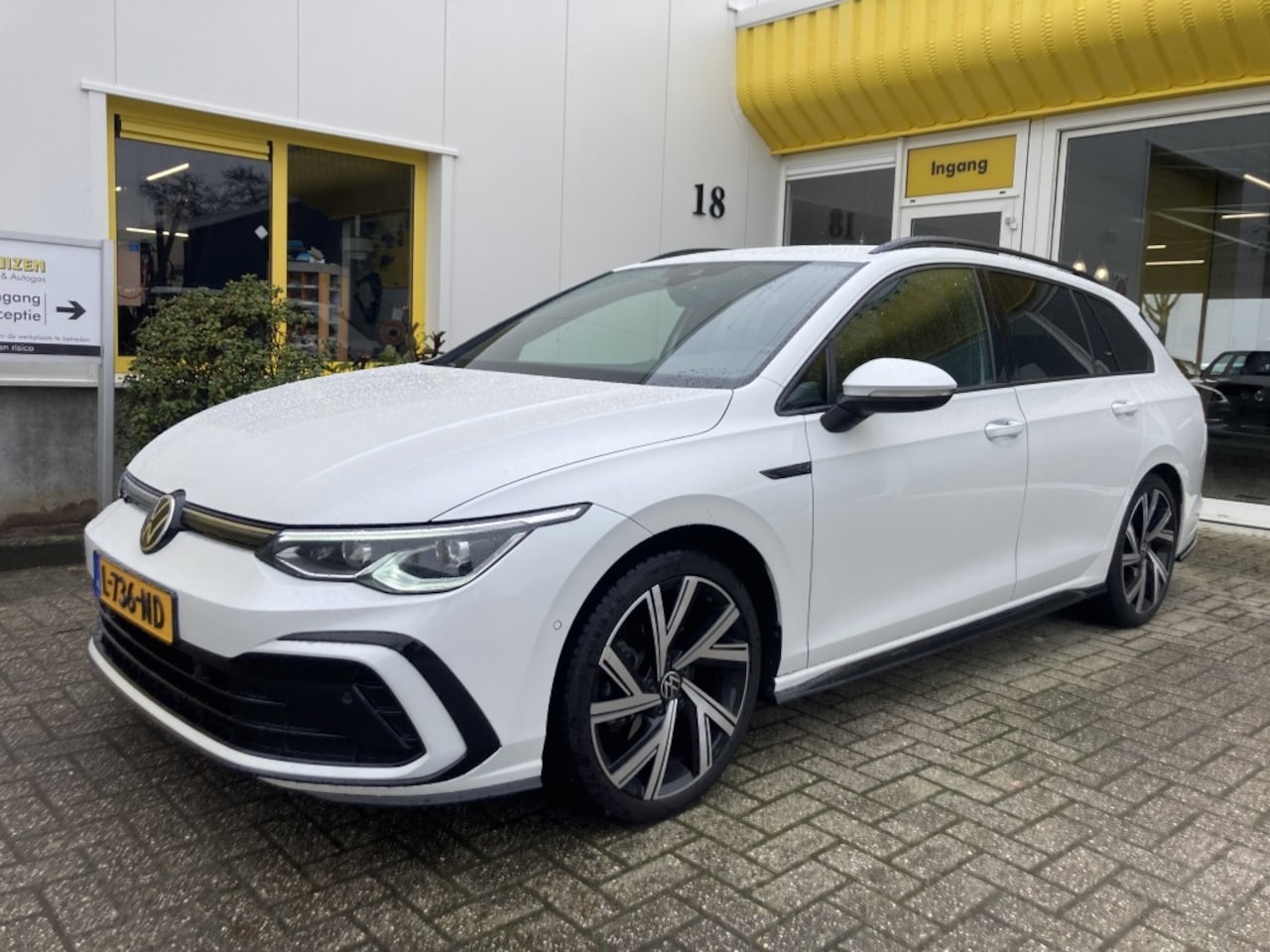 Volkswagen Golf Variant - 1.5 e-TSI 3 X R-Line Automaat Trekhaak - AutoWereld.nl