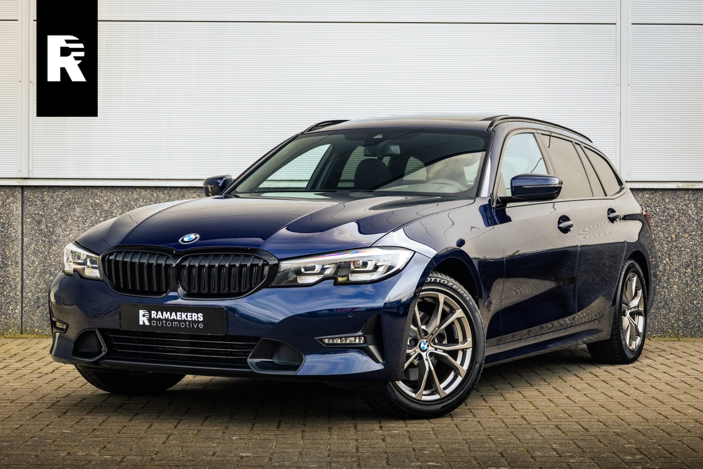 BMW 3-serie Touring - 320i Sportline Panorama / Camera / Individual / HiFi / - AutoWereld.nl
