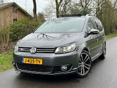 Volkswagen Touran - 2.0 TDI Highline R-Line |7-Persoons + Pano + DSG + Led + Navi + Cruise Nu € 9.975,