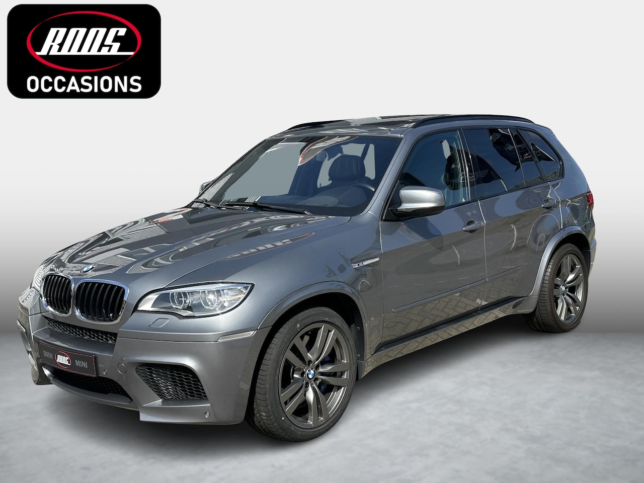 BMW X5M - 4.4i 555pk Akrapovic | Facelift  | Panodak | Keyless entry & Go - AutoWereld.nl