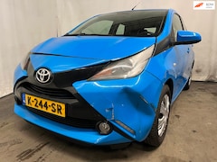 Toyota Aygo - 1.0 VVT-i x-play - BPM - Frontschade - Koppeling niet 100%