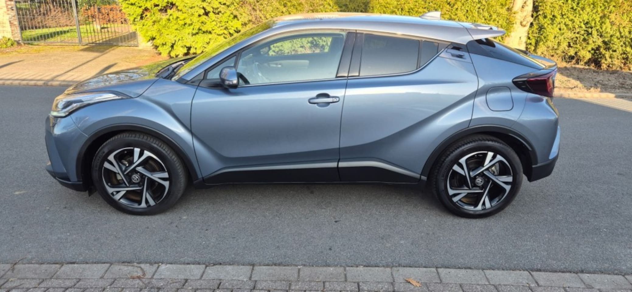 Toyota C-HR - 1.8 Hybrid Executive*apple Carplay/Android*navigatie*full led koplampen - AutoWereld.nl