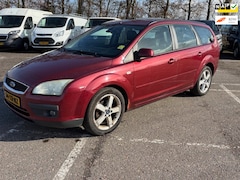 Ford Focus Wagon - 1.6-16V Titanium Wagon half leer